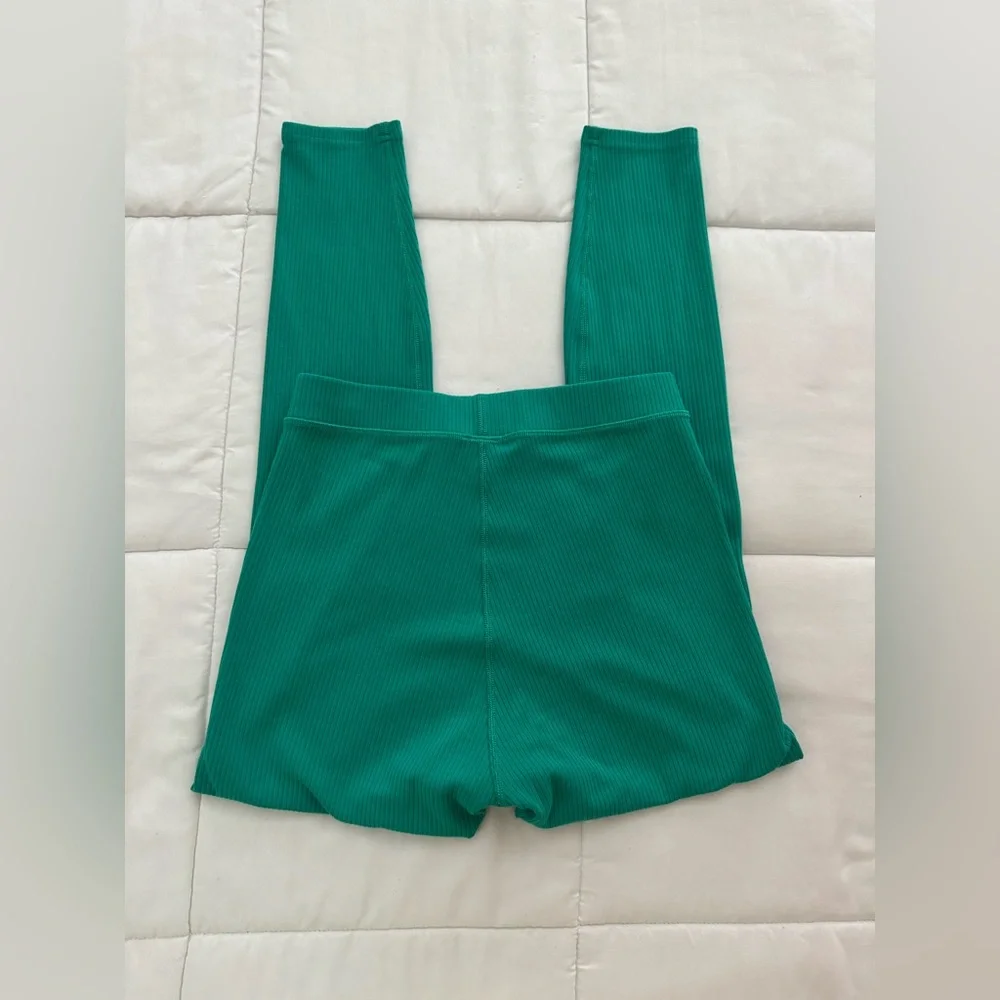 ALO YOGA Ribbed High-Waist 7/8 Blissful Legging - Emerald Green teal turquoise